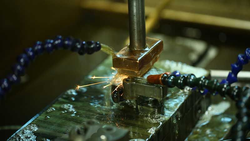 应对水污染：抗磨液压油优异的分水与过滤性能